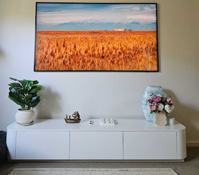 TV unit size guide with decoration